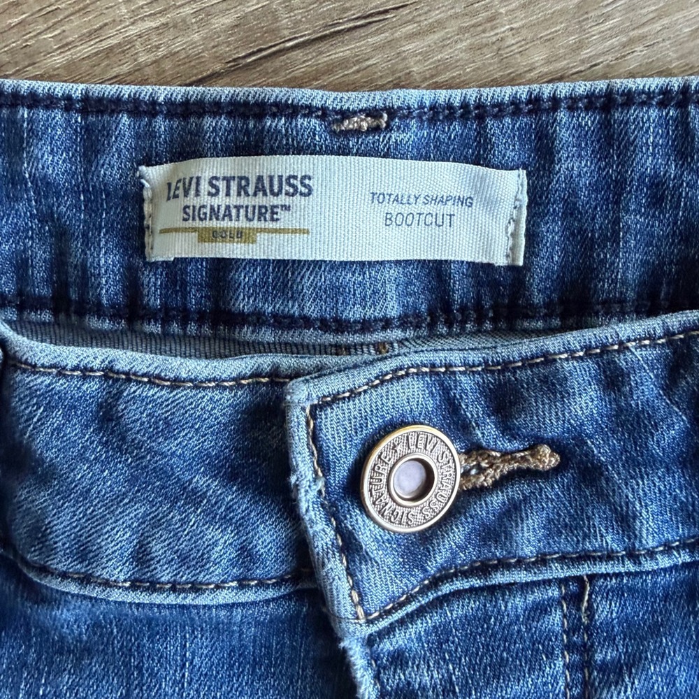 Levi Strauss Signature Gold Totally Shaping Bootcut Jeans Blue 14M W32 L32 - Picture 3 of 9